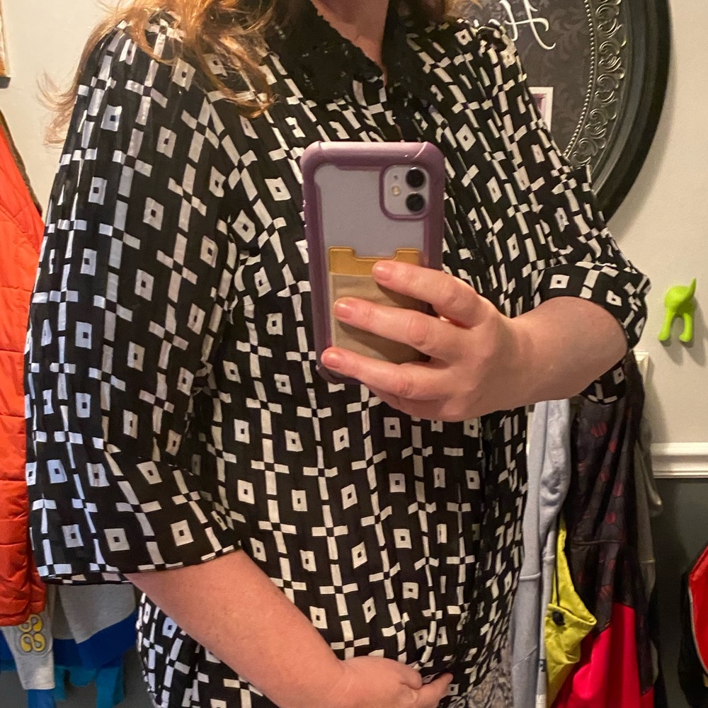 Geometric lace collar blouse